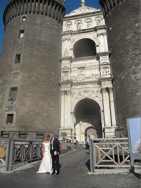 20211102153552Napoli,_Castel_Nuovo,_portale,_matrimonio_Palickap.jpg