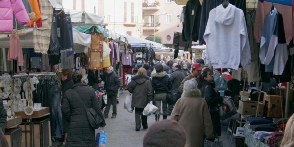 20240712115551-vintage-market-antignano.png