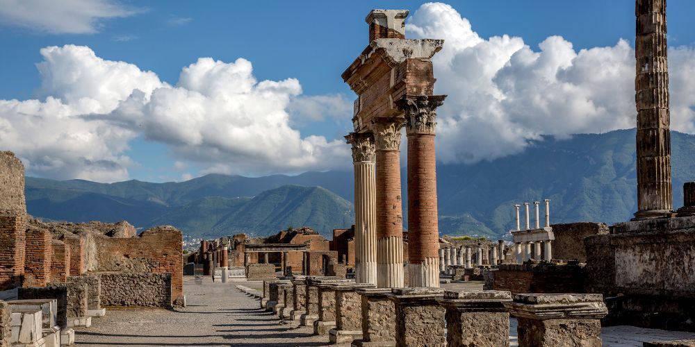 20250606193132-naples-ancient-ruins-pompeii.jpg
