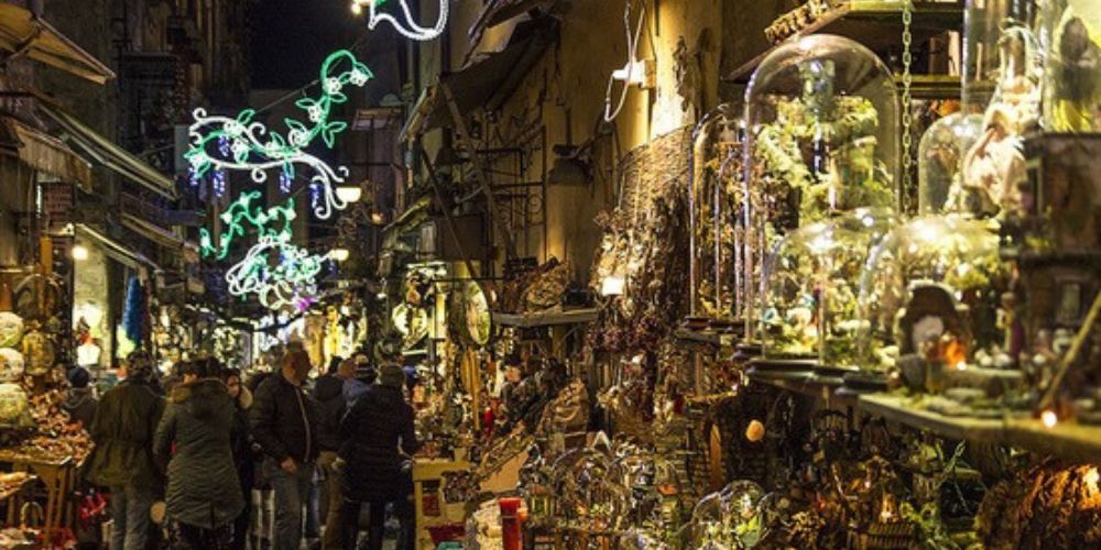 20250707140522-shopping-locale-napoli-san-gregorio-armeno.jpg
