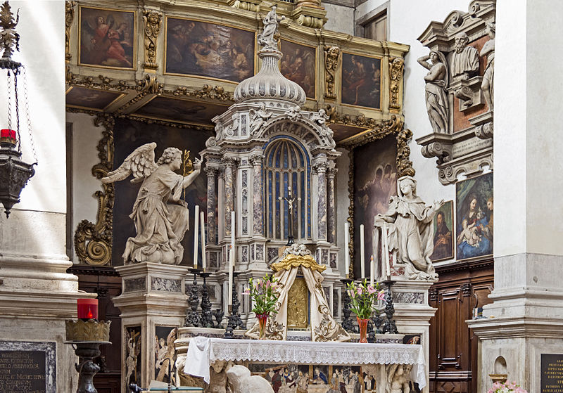 20191129103118Interior_of_Santa_Maria_del_Giglio_(Venice)_Altar.jpg