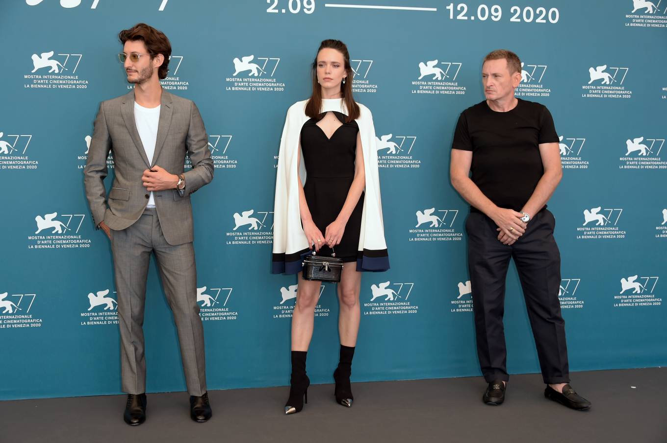 20200904112741Stacy-Martin---Amants-(Lovers)-photocall-at-2020-Venice-film-festival-06.jpg