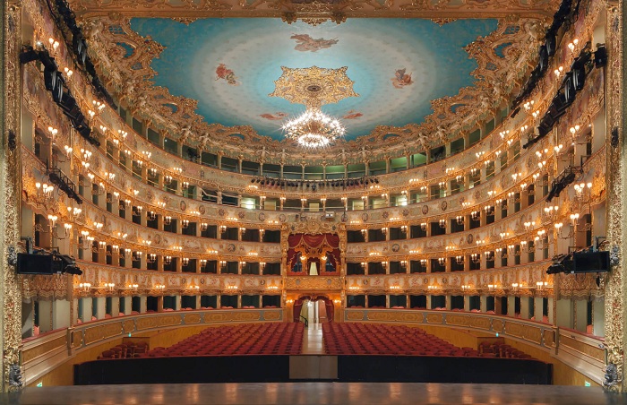 20210111112653platea-Teatro-La-Fenice-170622_Bellini_Ettore.jpg