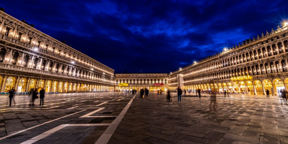 20220718112458piazza-san-marco-notte.jpg