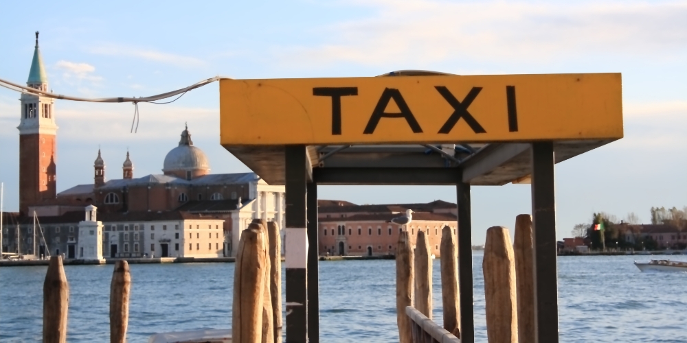 20230825194512servizi-di-taxi-e-taxi-acqueo-a-Venezia.jpg