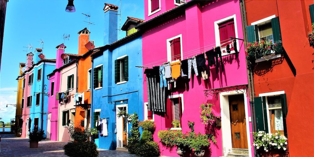 20250714001048-murano-vs-burano-burano-colors.jpg