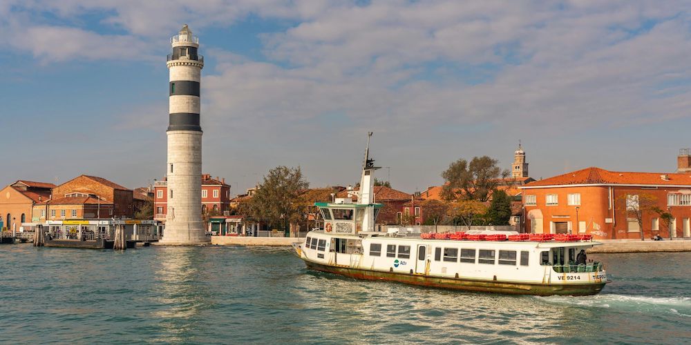 20250714001344-murano-vs-burano-vaporetto.jpg